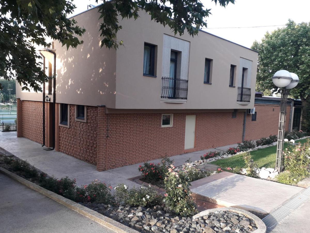 Hotel Marina Oasa Grocka Kültér fotó