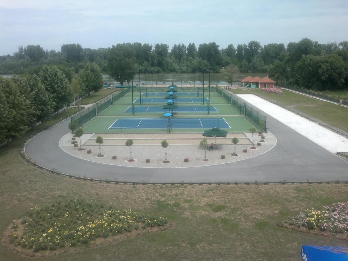 Hotel Marina Oasa Grocka Kültér fotó