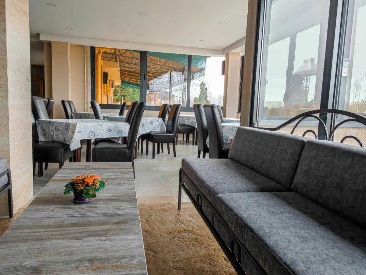 Hotel Marina Oasa Grocka Kültér fotó