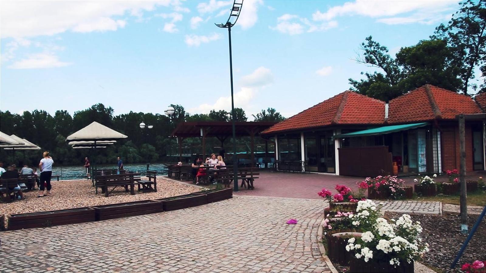 Hotel Marina Oasa Grocka Kültér fotó